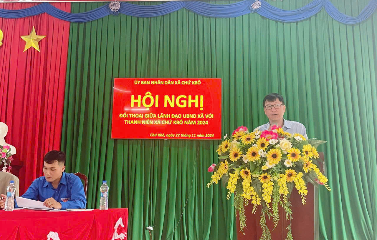 Đối thoại giữa lãnh đạo UBND xã Chứ Kbô với Đoàn viên thanh niên trên địa bàn