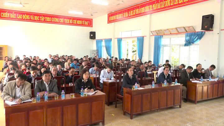 Tiếp xúc cử tri sau kỳ họp thứ chín, HĐND tỉnh khoá X và HĐND huyện khoá XII