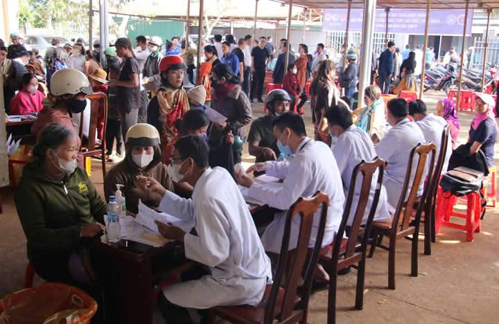 Chương trình “Xuân tình nguyện – Tết nhân ái, khám, tặng quà, phát thuốc miễn phí cho người dân vì một Việt Nam khỏe mạnh hơn” tại xã Chứ Kbô